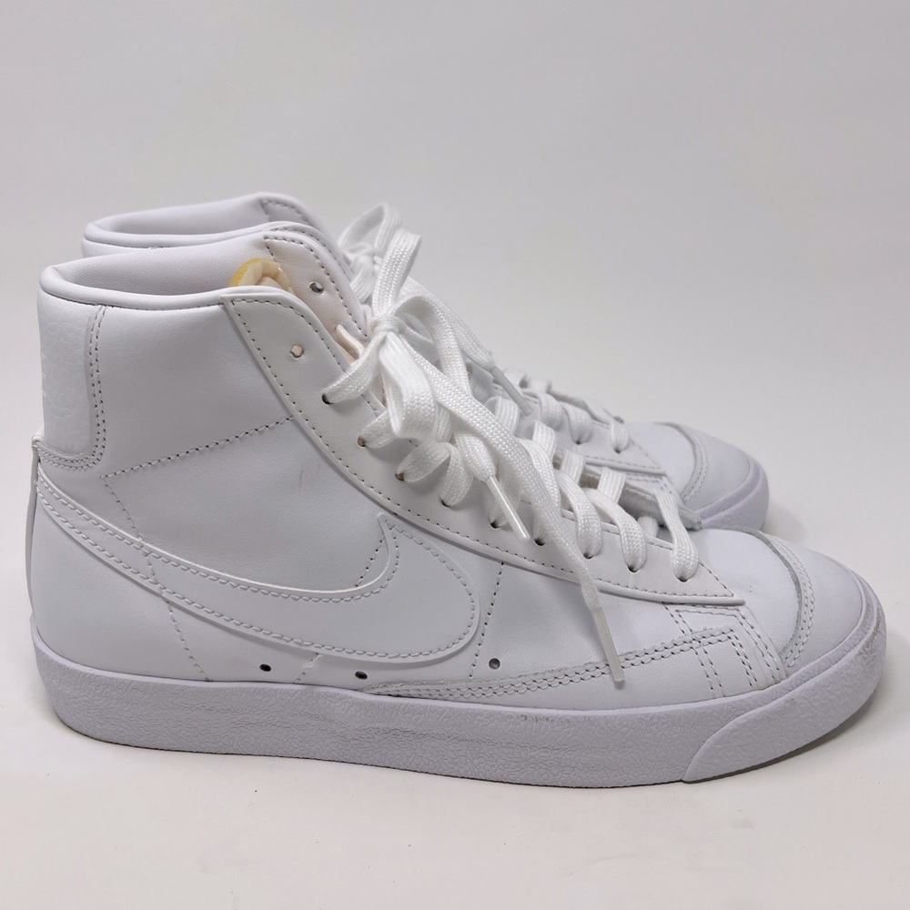 EUC Blazer Mid '77 Vintage White by Nike - Size 7.5